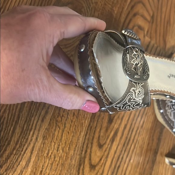 Pierre Dumas Silver Mules with Wedge Heel and Decorative Strap - Picture 5 of 9